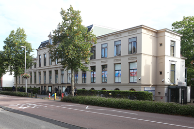 916016 Gezicht op de panden Biltstraat 397 - 405 te Utrecht, waarin o.m. gevestigd de Stadskliniek Utrecht en het ...